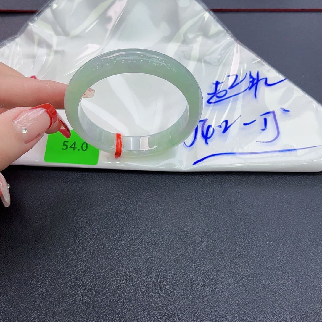 翡翠手镯未镶嵌手镯