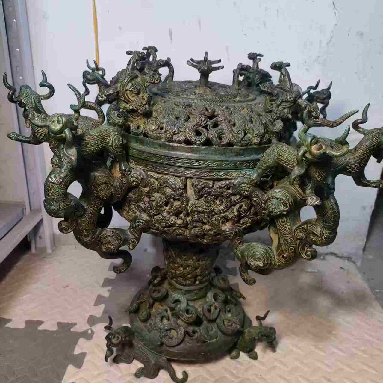 铜器 高浮雕重工 镂空龙熏炉