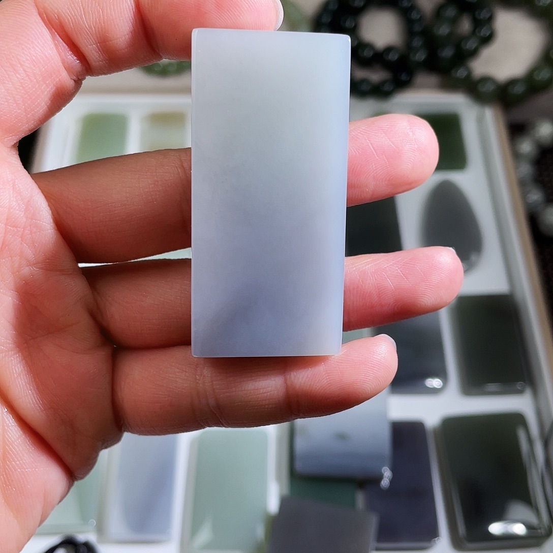 小****和田玉未镶嵌颈饰