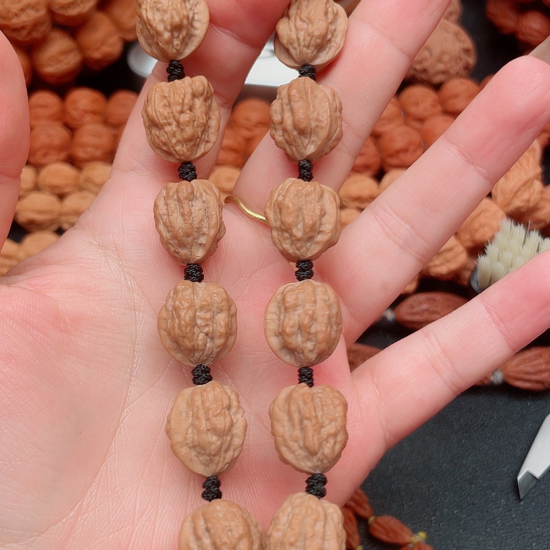 王***红文玩核桃吊坠小蛤蟆