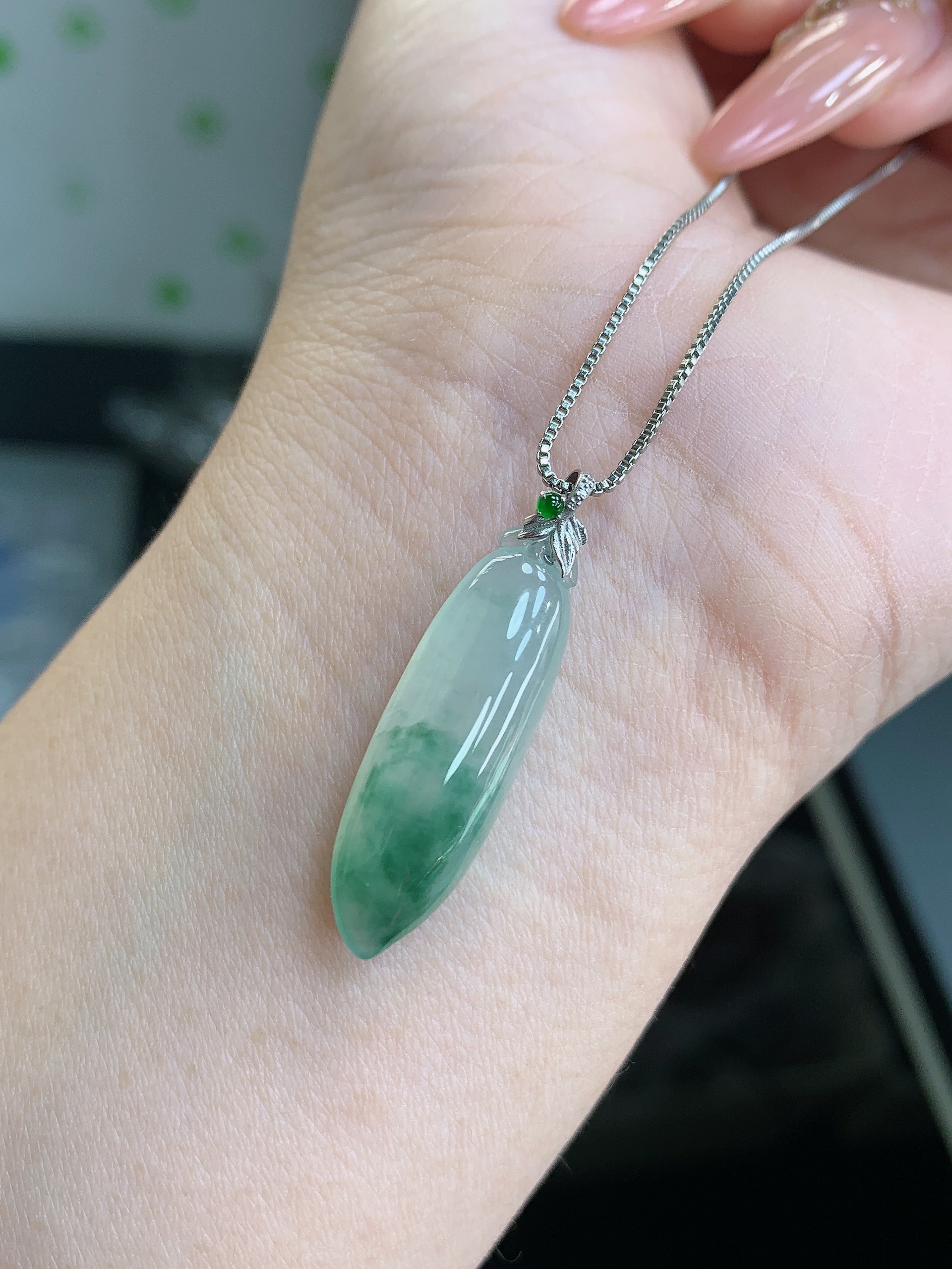 纯天然缅甸A货18k冰胶润底飘花福瓜福气自来冰透精美飘绿高冰