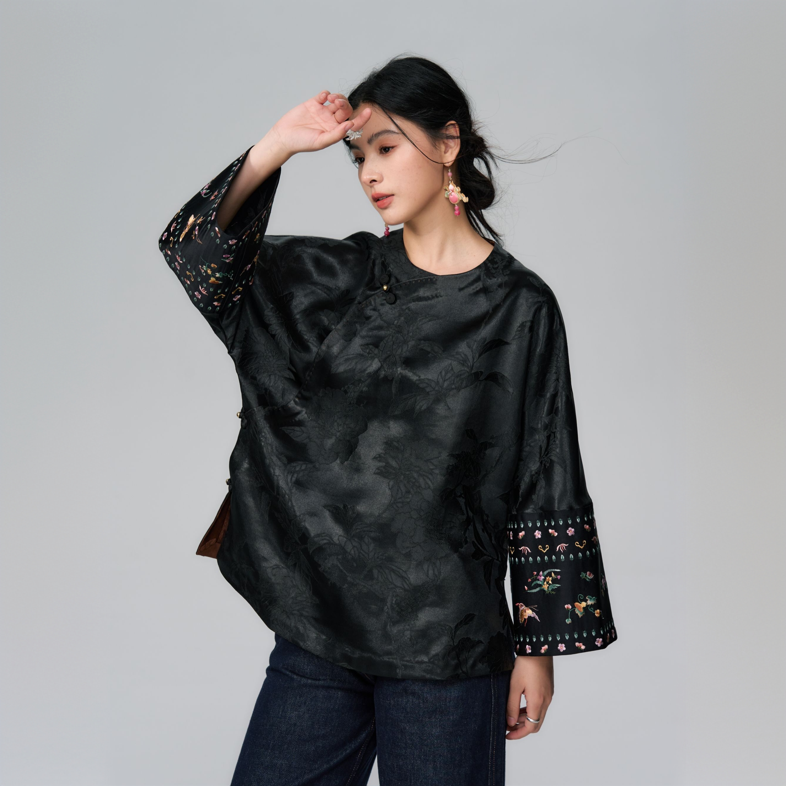 初见十三娘『百福』国风时尚重锻香云纱重工刺绣汉服上衣黑色大气