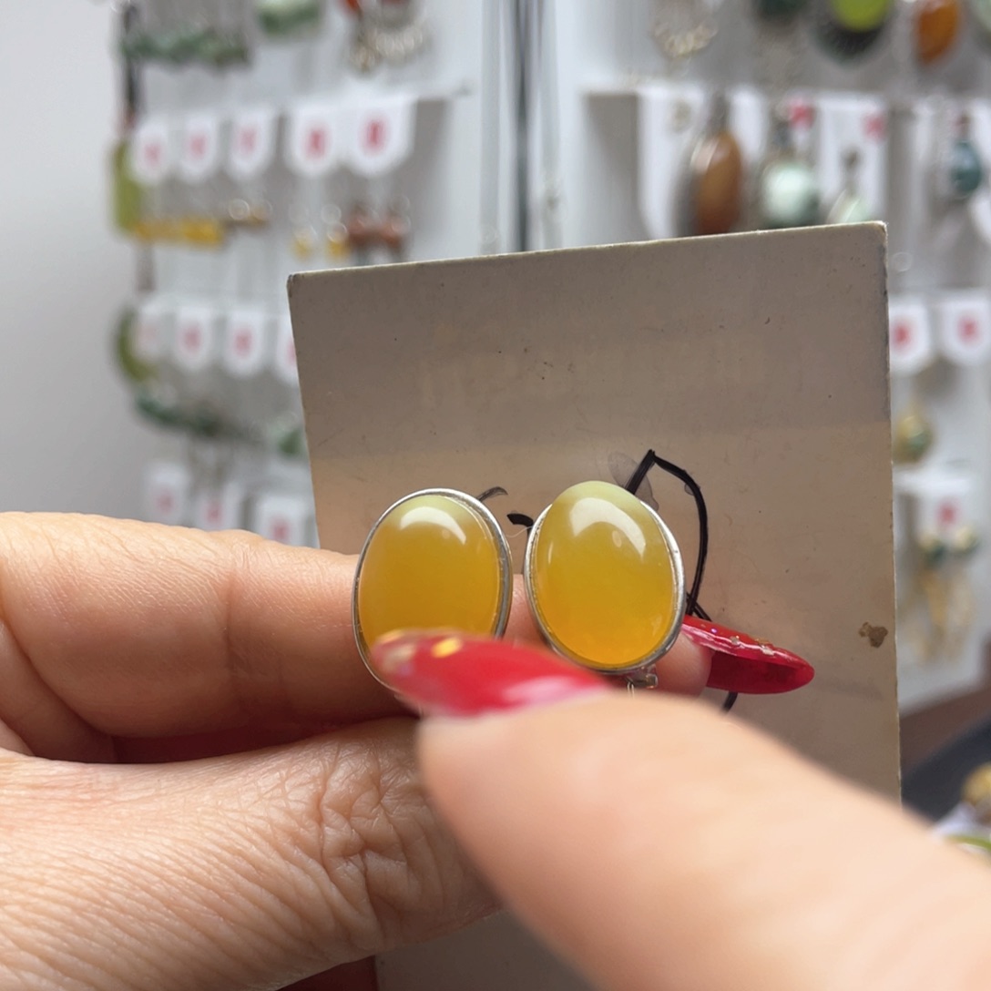 蛇纹石玉耳饰未镶嵌遇****己