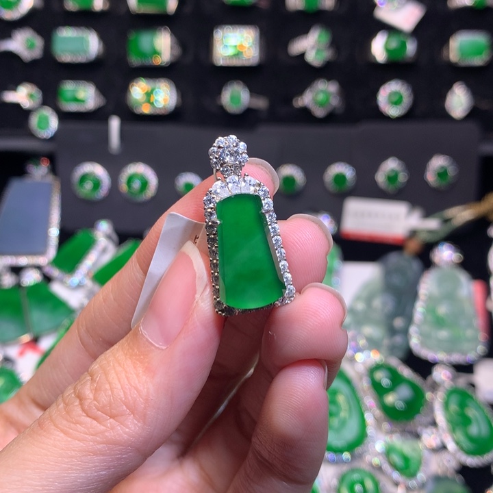 【闪购商品】翡翠吊坠(不含链)银S925镶嵌天然翡翠