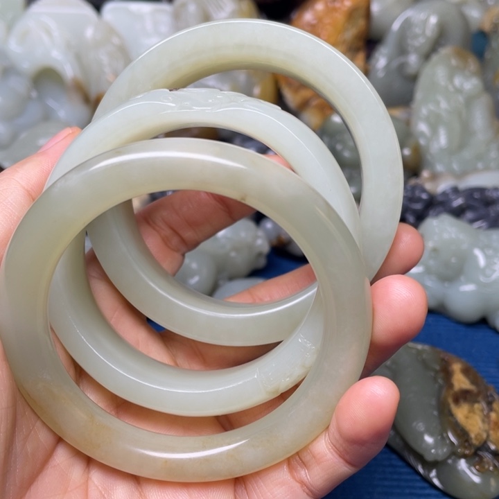 颈饰未镶嵌和田玉良*厚