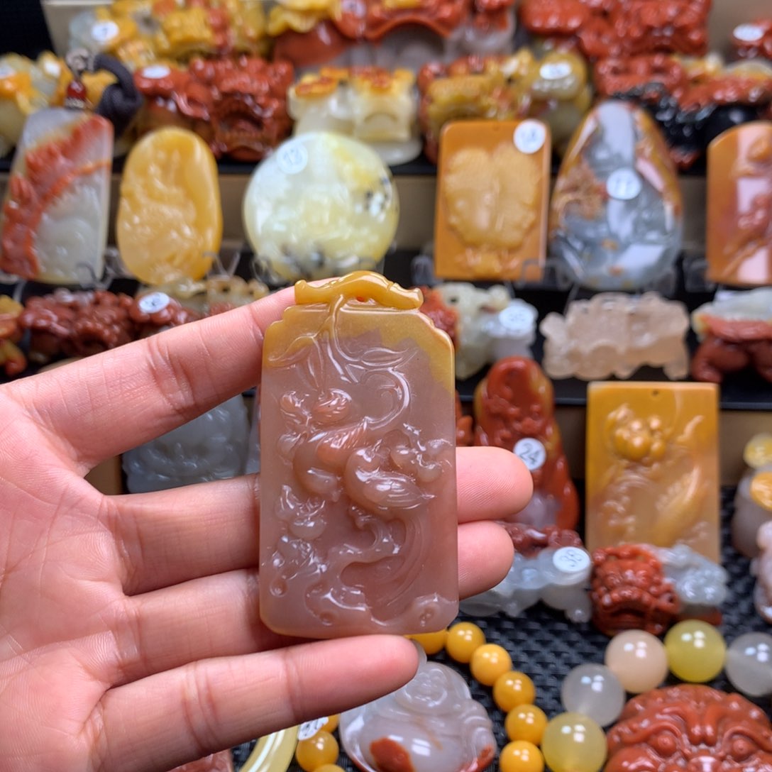 石英质玉（黄龙玉）挂件未镶嵌