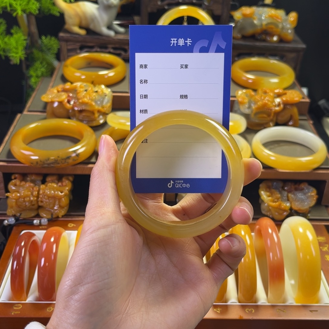 未镶嵌手镯石英质玉