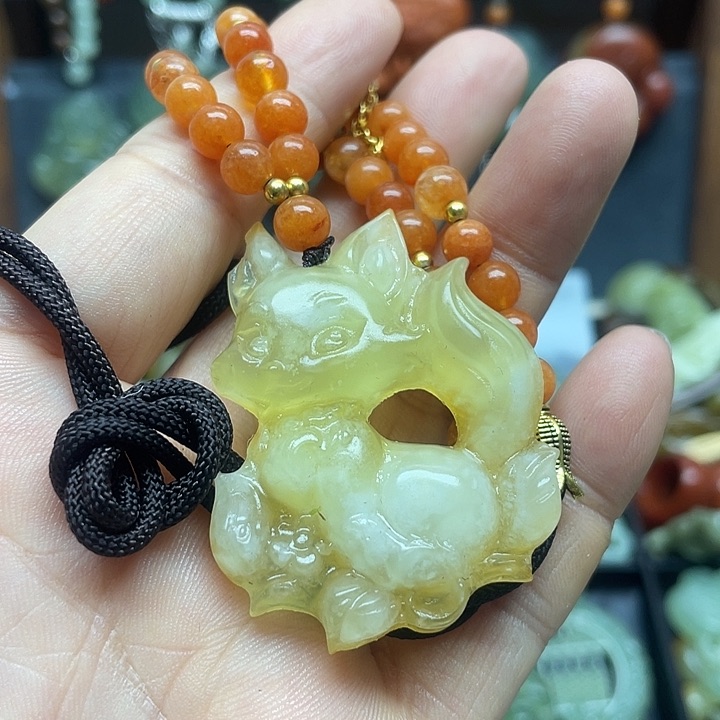 未镶嵌蛇纹石玉颈饰