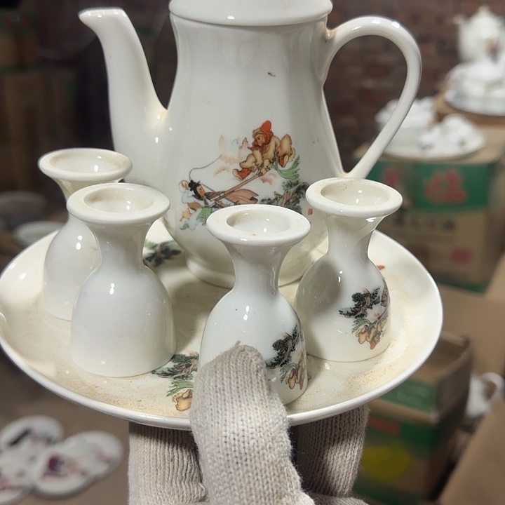 库存微瑕酒壶一套