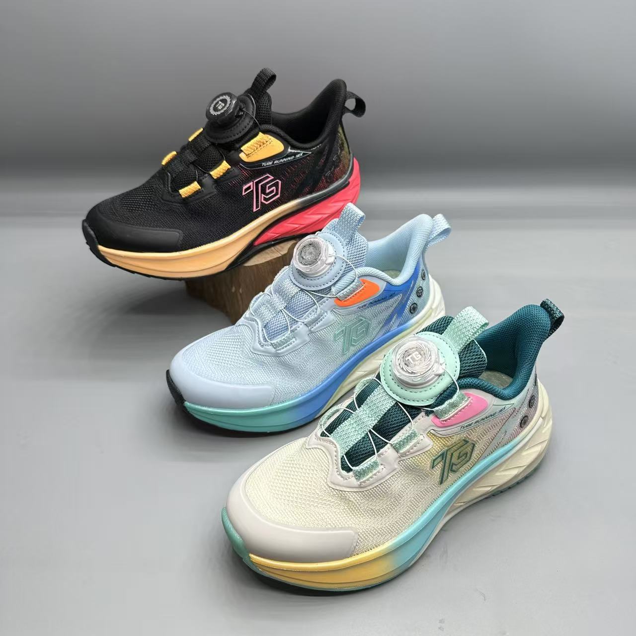 儿童同学双网旋转扣童鞋休闲鞋百搭时尚男童女童运动鞋TZ-2509