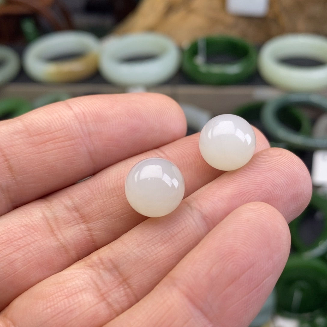 酒***懵和田玉未镶嵌颈饰