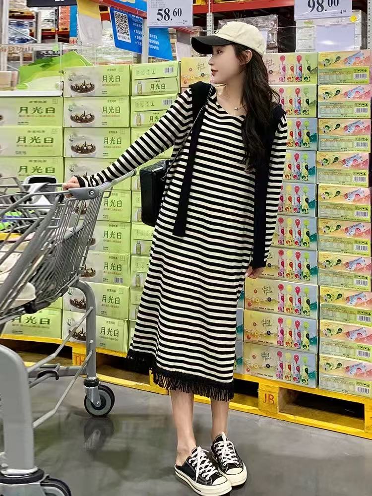 5710 设计感小众条纹针织连衣裙女2025春秋新款圆领长袖长裙