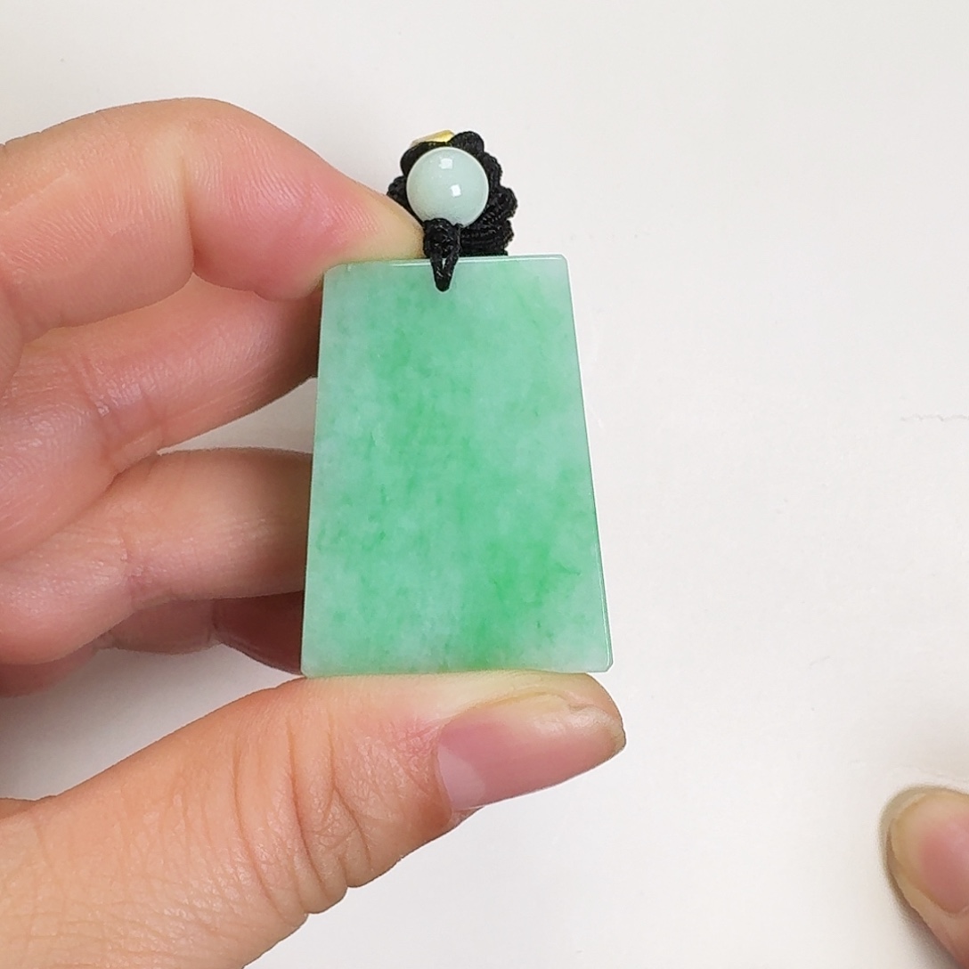 翡翠颈饰未镶嵌无事牌
