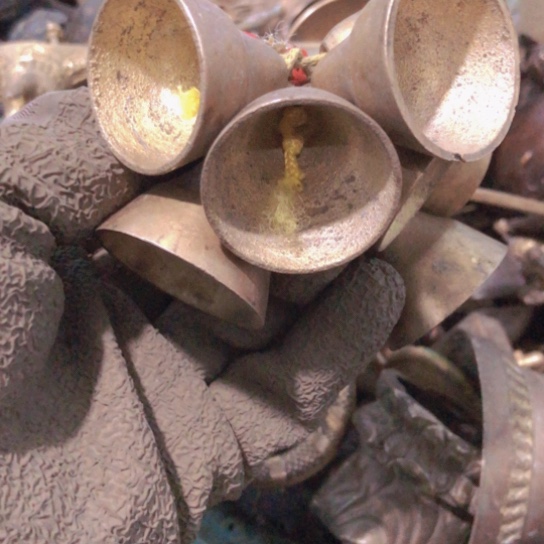 T***H闪电购铜摆件工艺品