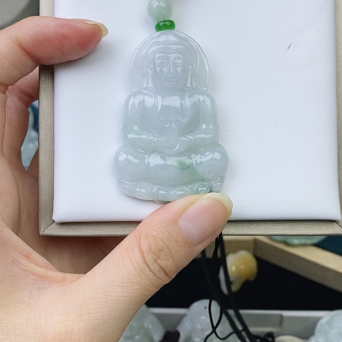 翡翠未镶嵌颈饰观音