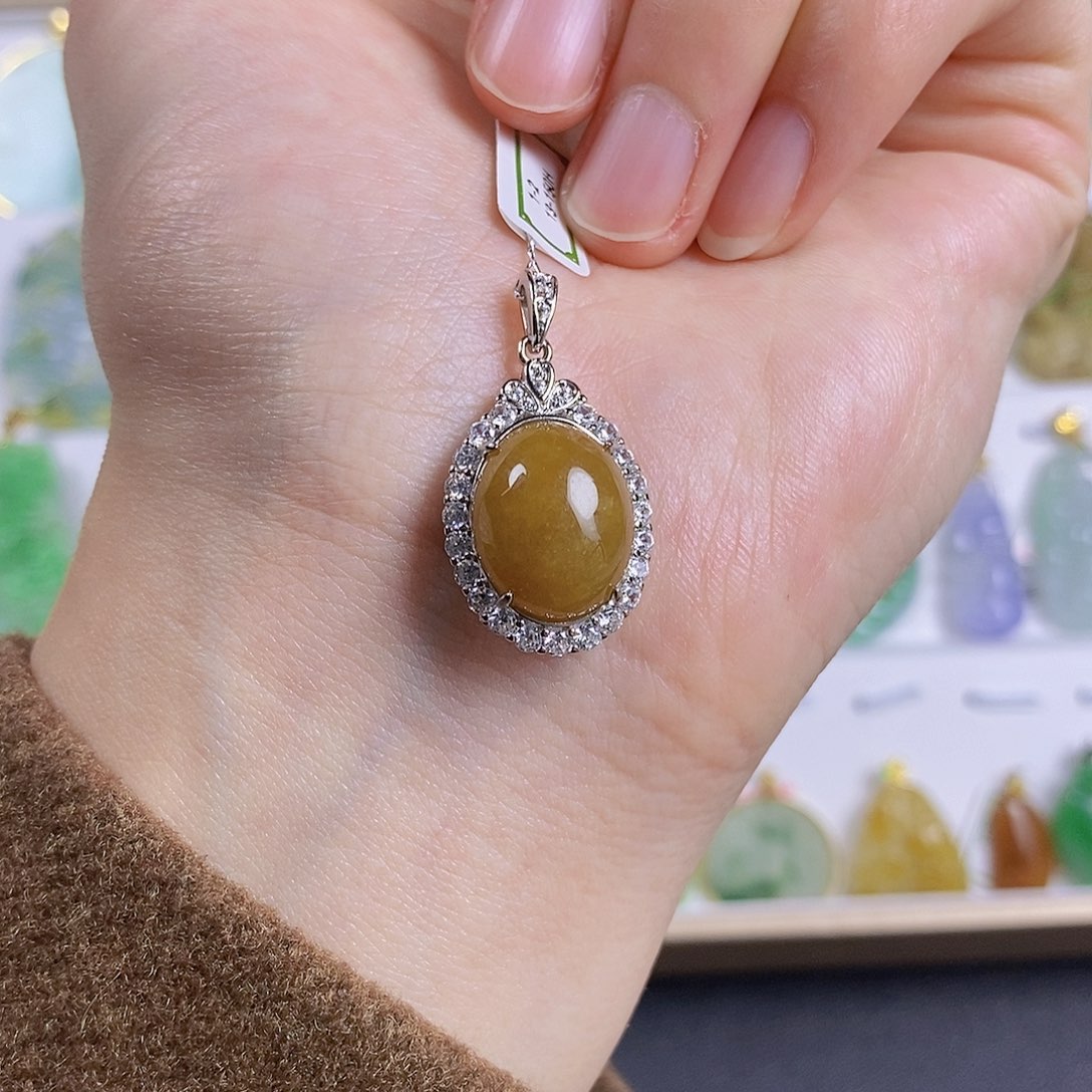 翡翠颈饰未镶嵌翡翠