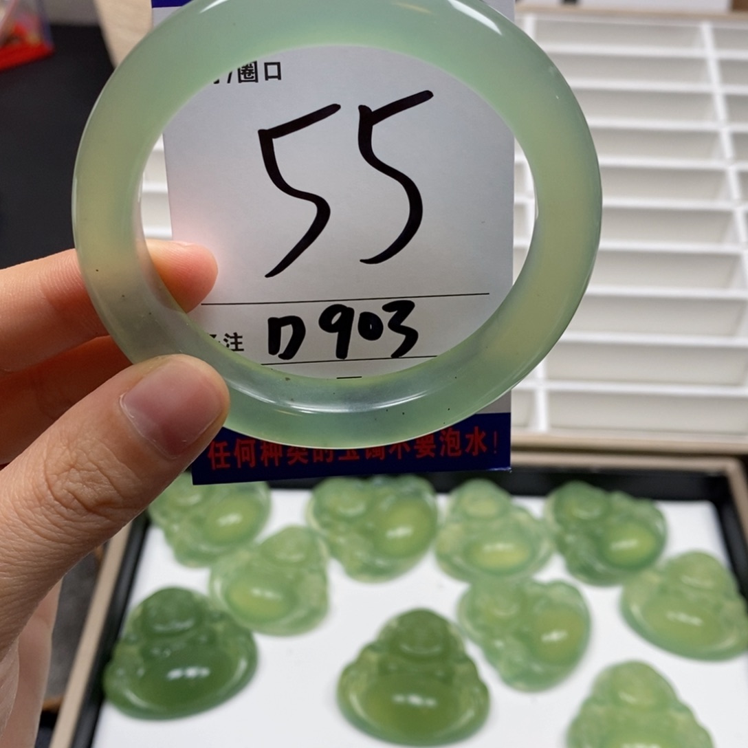 蛇纹石玉手镯未镶嵌