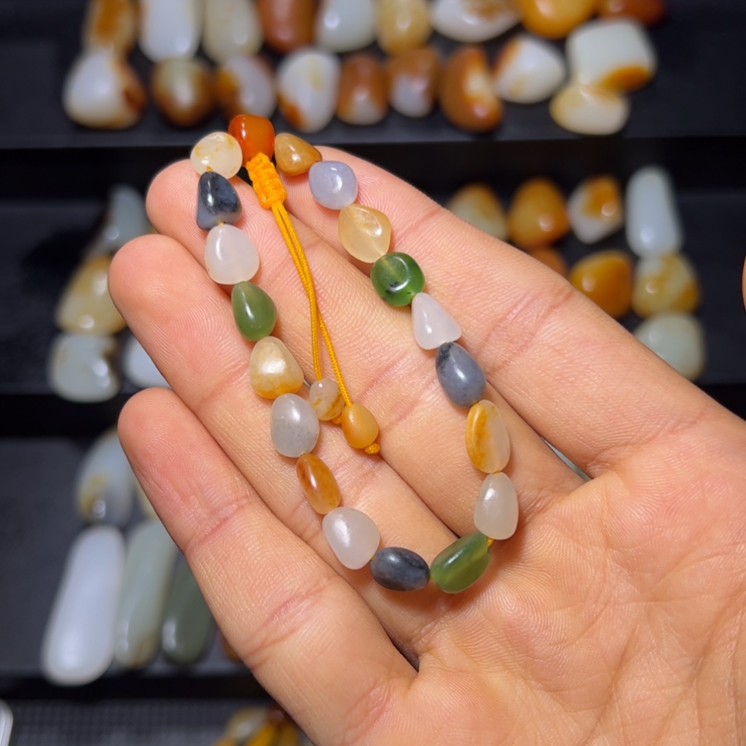 和田玉未镶嵌珠宝奇石10.7克