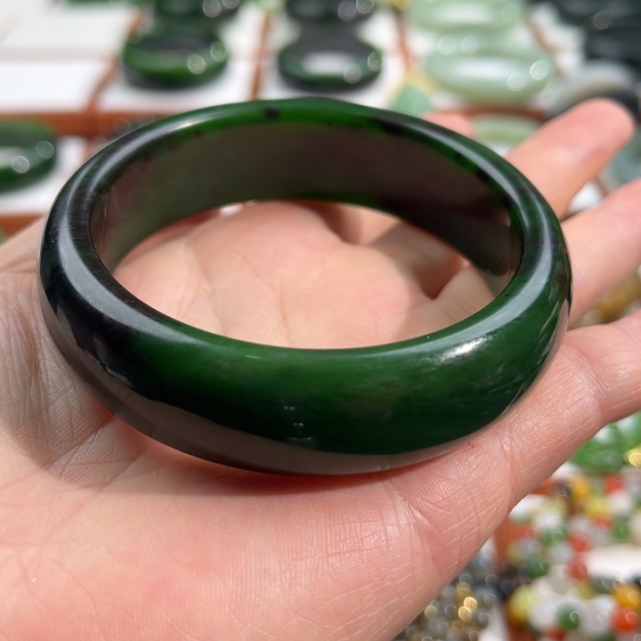 和田玉手镯未镶嵌俄碧宽版聚红皮60圈口