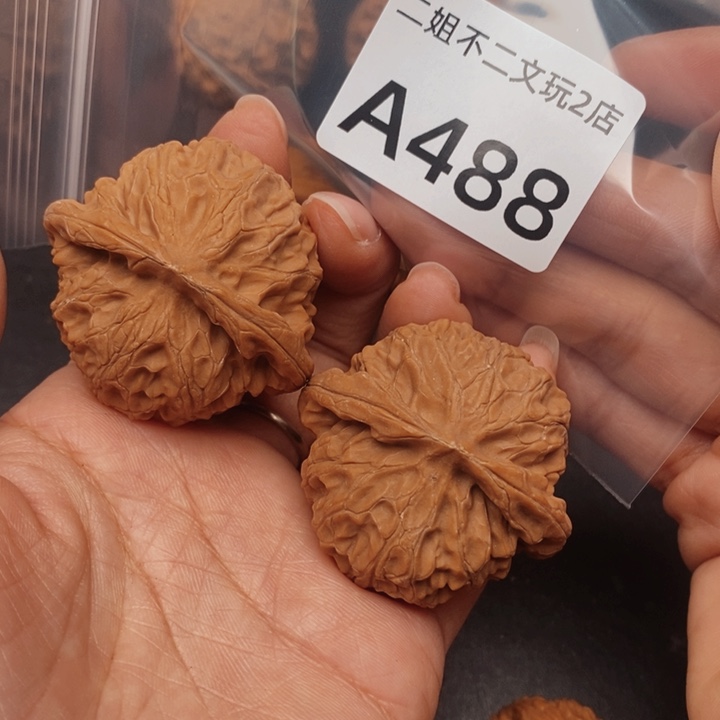 说***了文玩核桃吊坠488宫灯