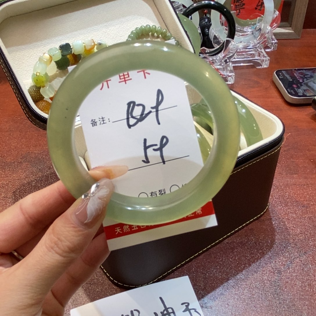 【闪购商品】蛇纹石玉手镯未镶嵌