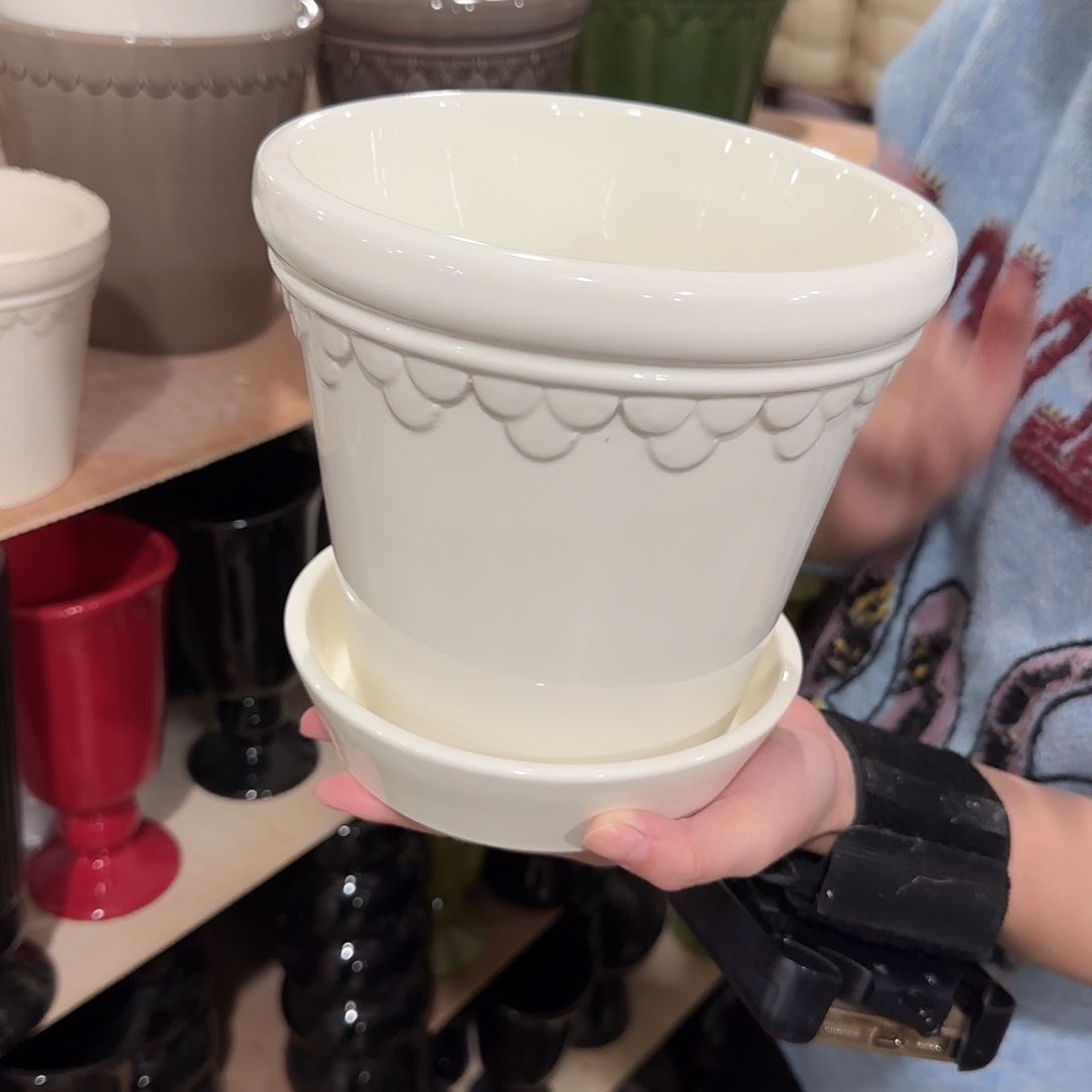 b2白色带托花盆花盆花盆