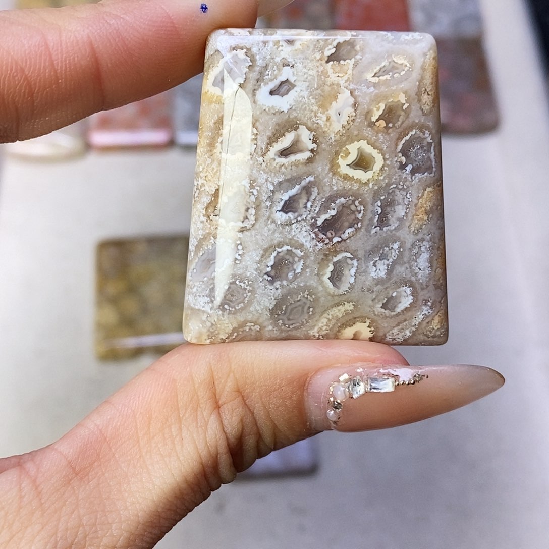 查罗石合金颈饰千*