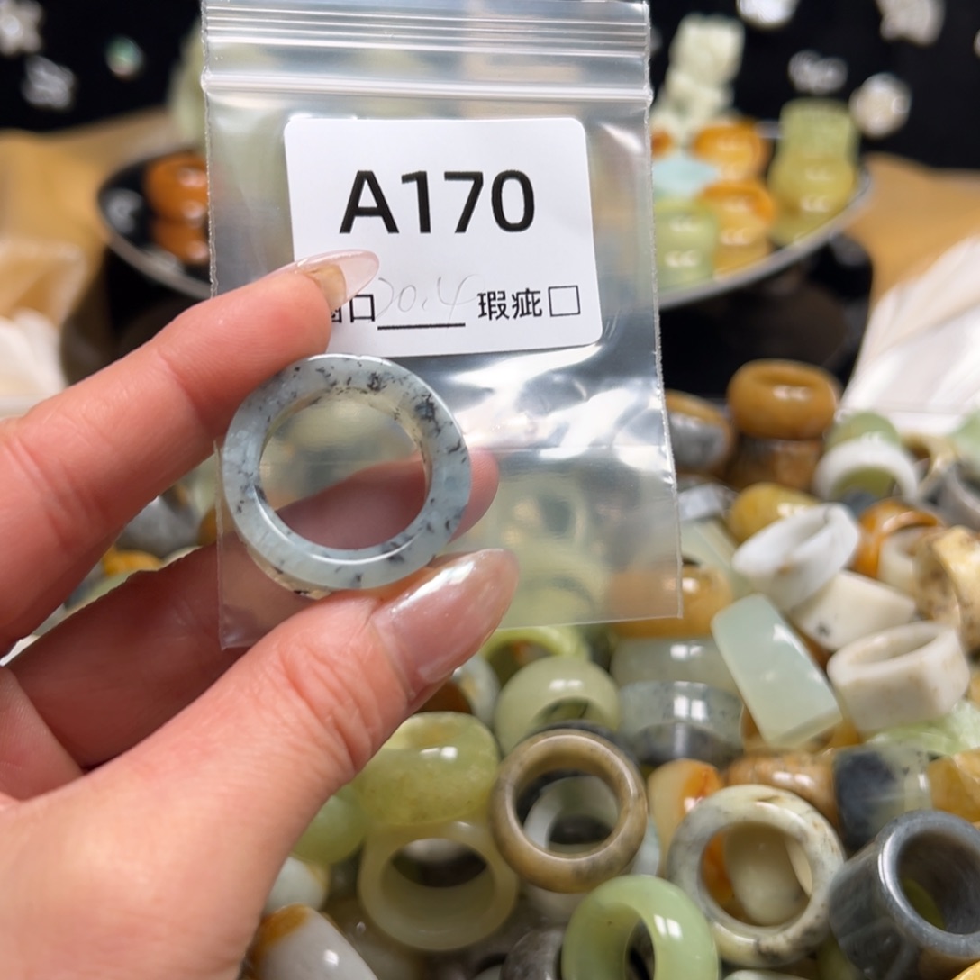 喝***柔蛇纹石玉未镶嵌戒指