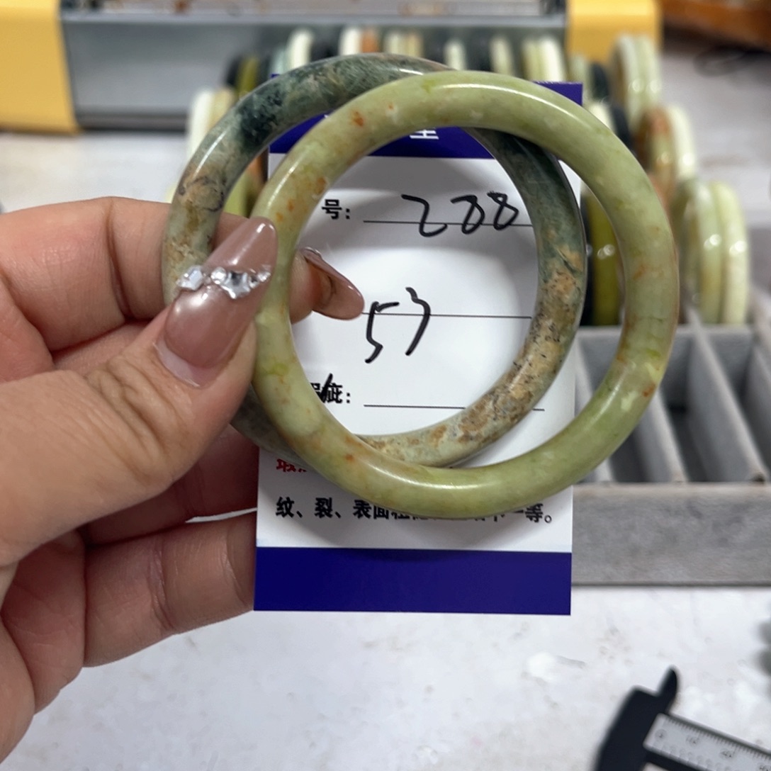 蛇纹石玉手镯未镶嵌