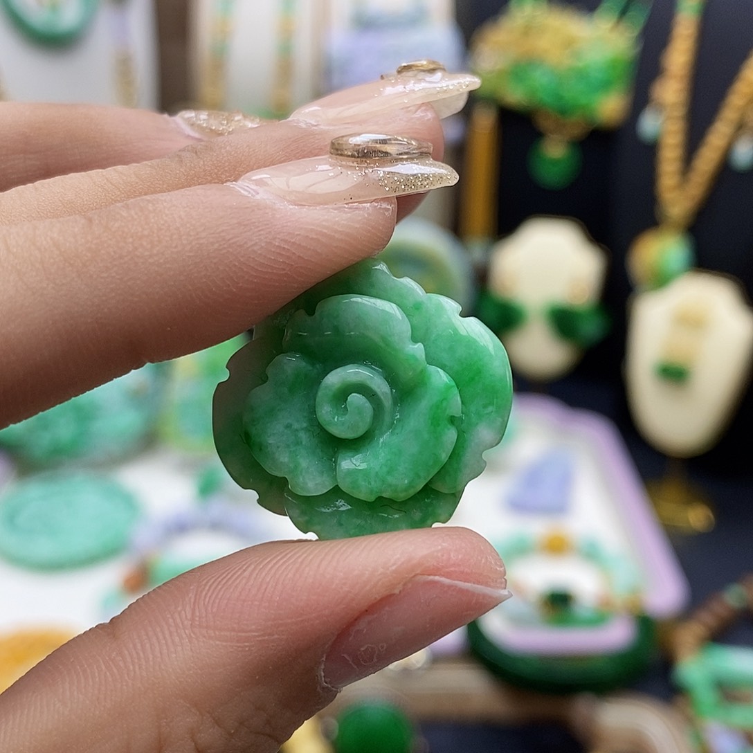 翡翠颈饰未镶嵌天然