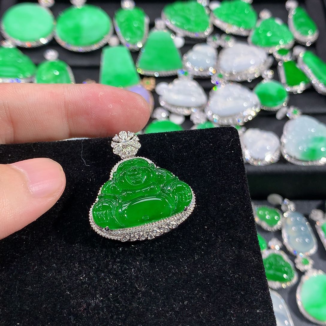 翡翠18K金镶嵌颈饰