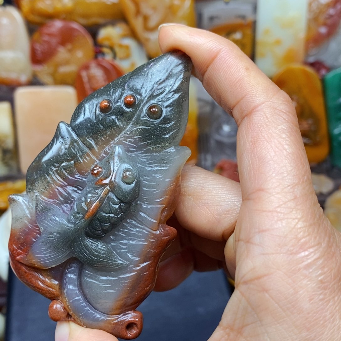 石英质玉（黄龙玉）颈饰未镶嵌