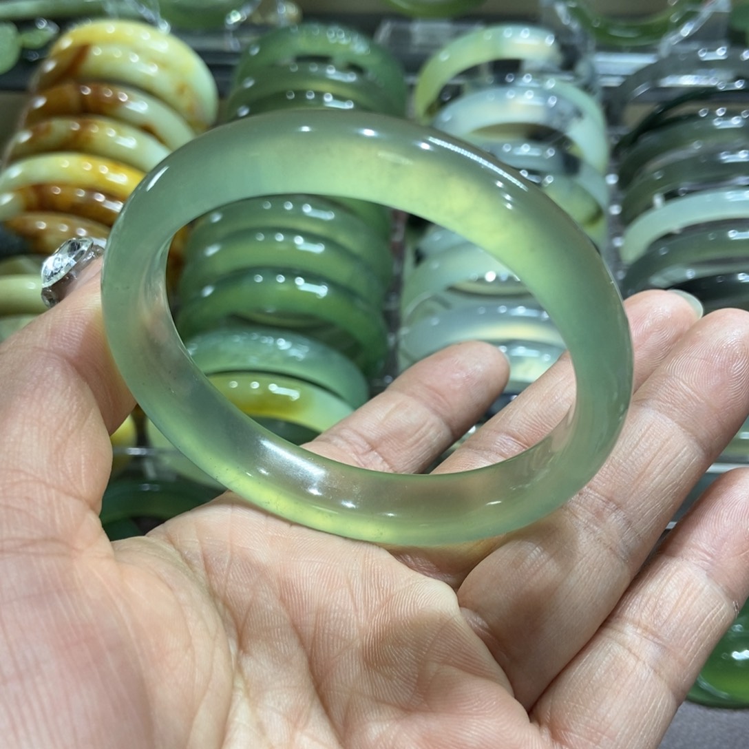 蛇纹石玉手镯未镶嵌曙*路