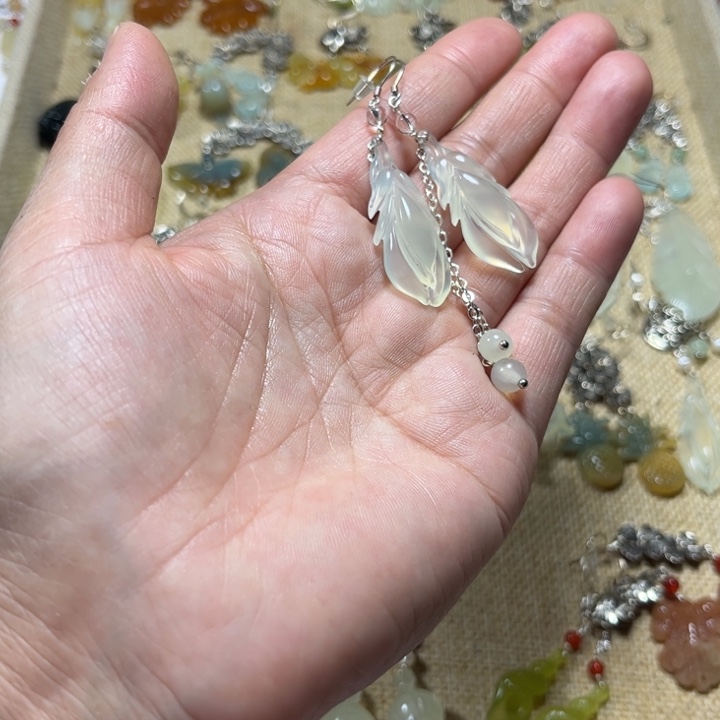 蛇纹石玉未镶嵌耳饰