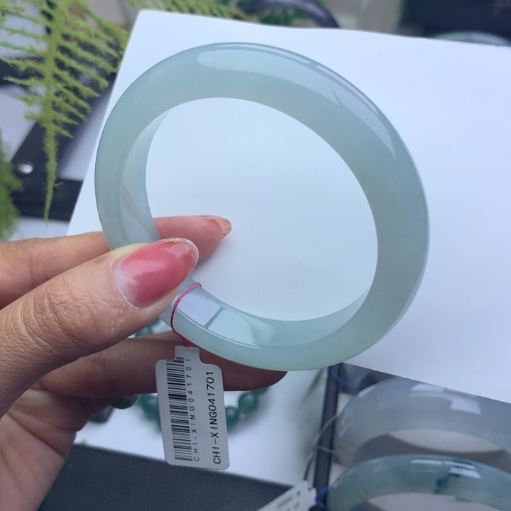 翡翠手镯未镶嵌天然翡翠手镯