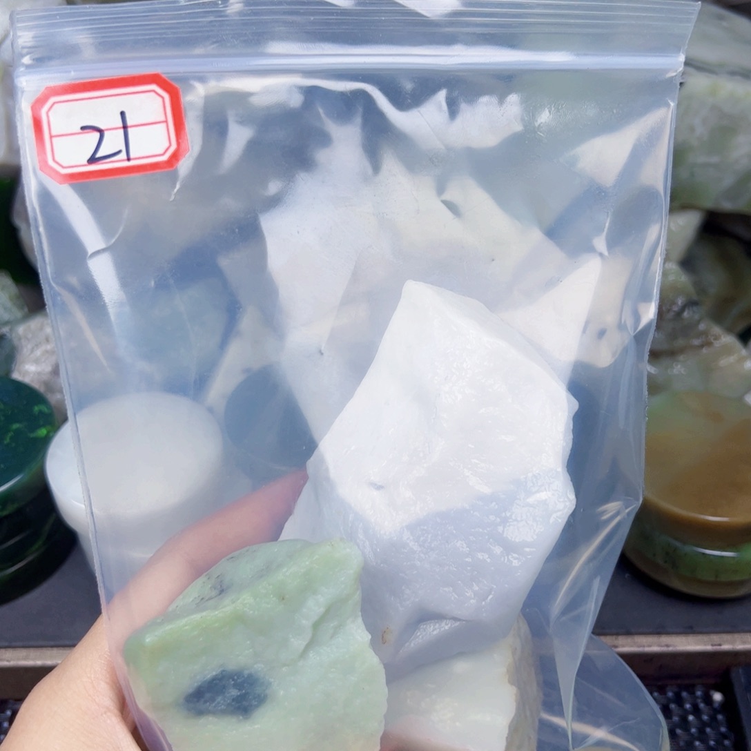 和田玉和田玉边角料未镶嵌