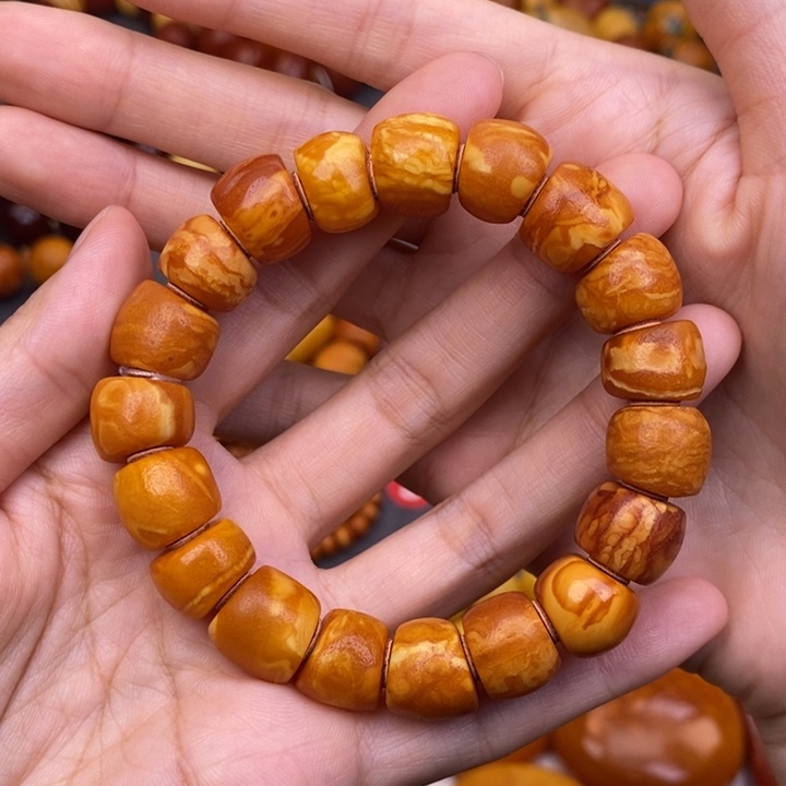 莫***丶琥珀未镶嵌裸石蜜蜡M