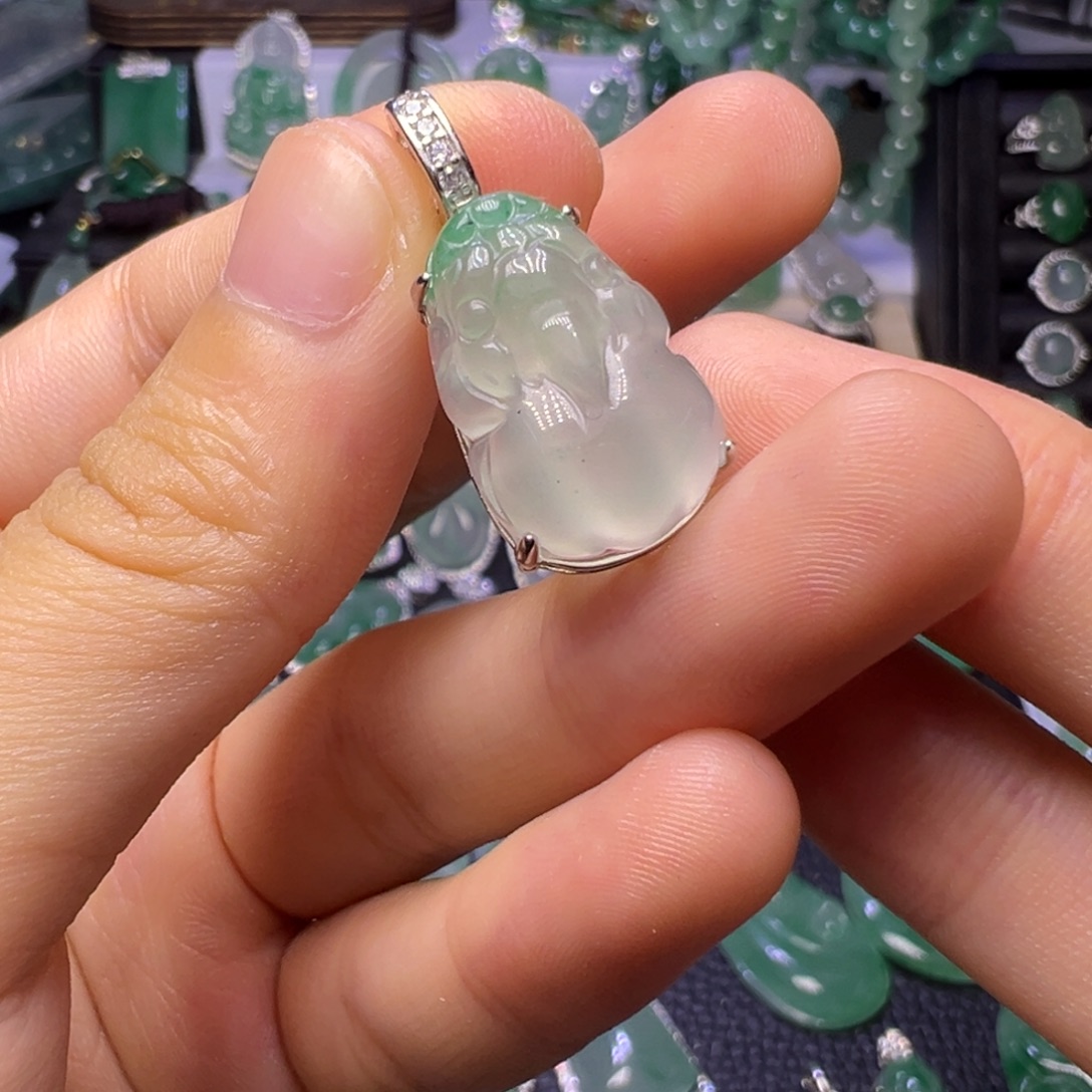 石英质玉（非洲翠）未镶嵌颈饰