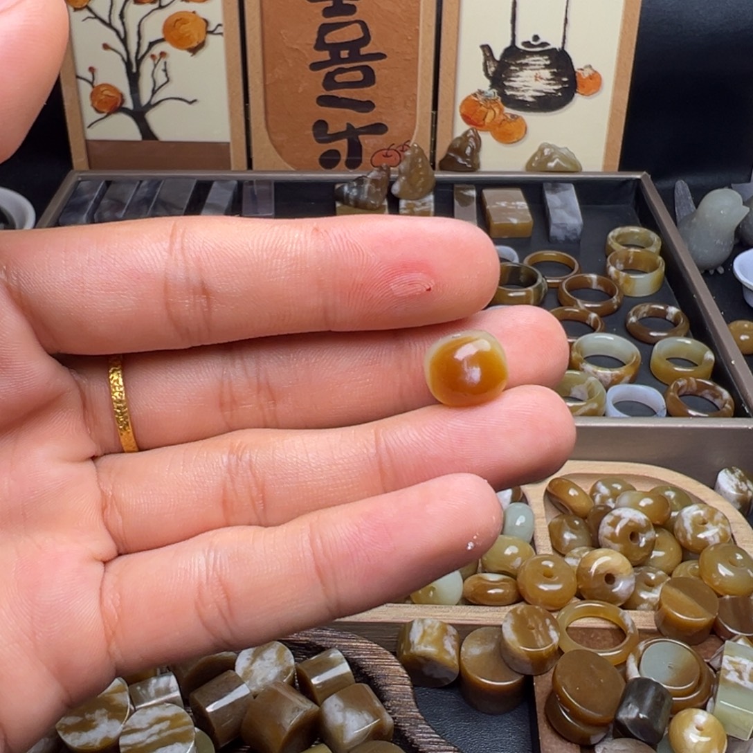 和田玉（糖玉）未镶嵌珠宝奇石老型福利