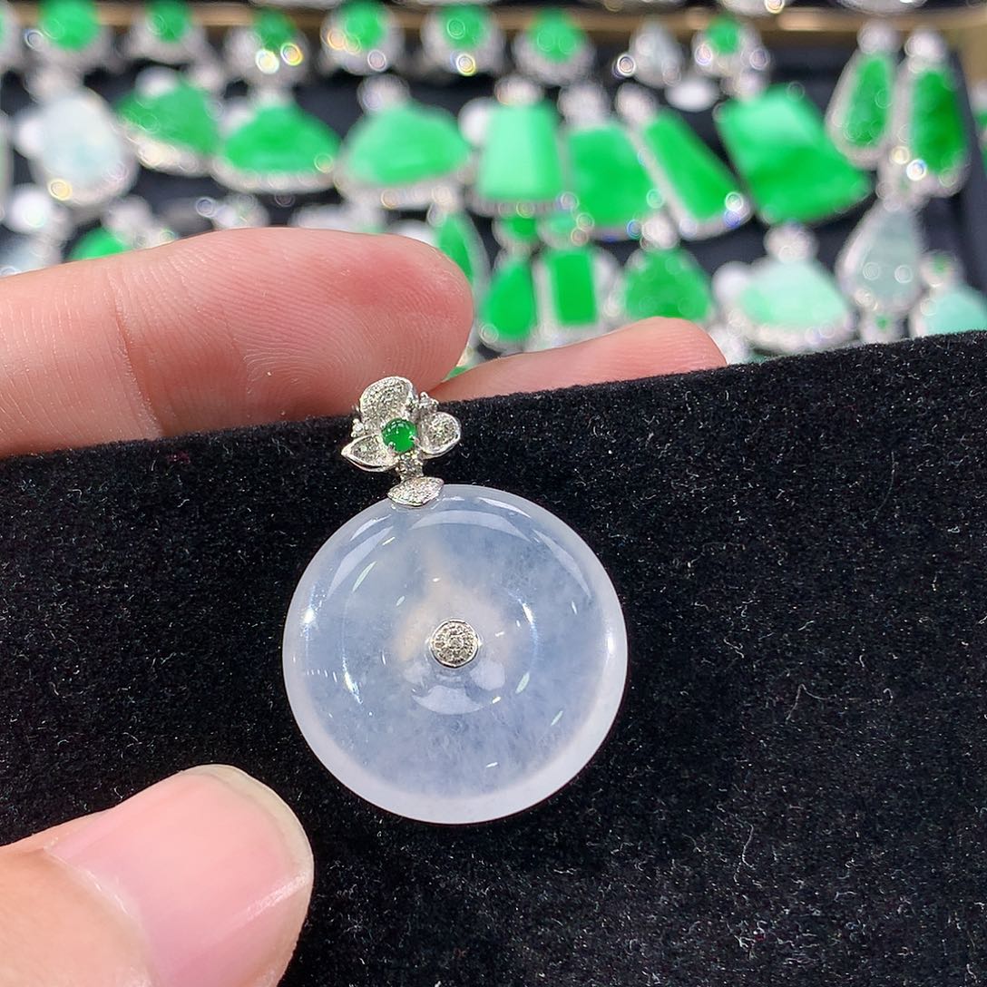 翡翠18K金镶嵌颈饰