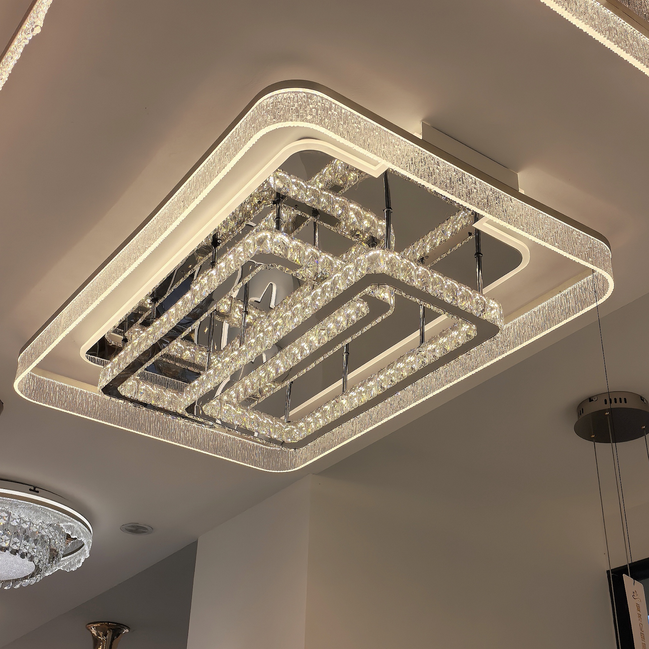 轻奢客厅灯温馨浪漫房间灯led吸顶灯大气客厅餐厅水晶灯中山灯具