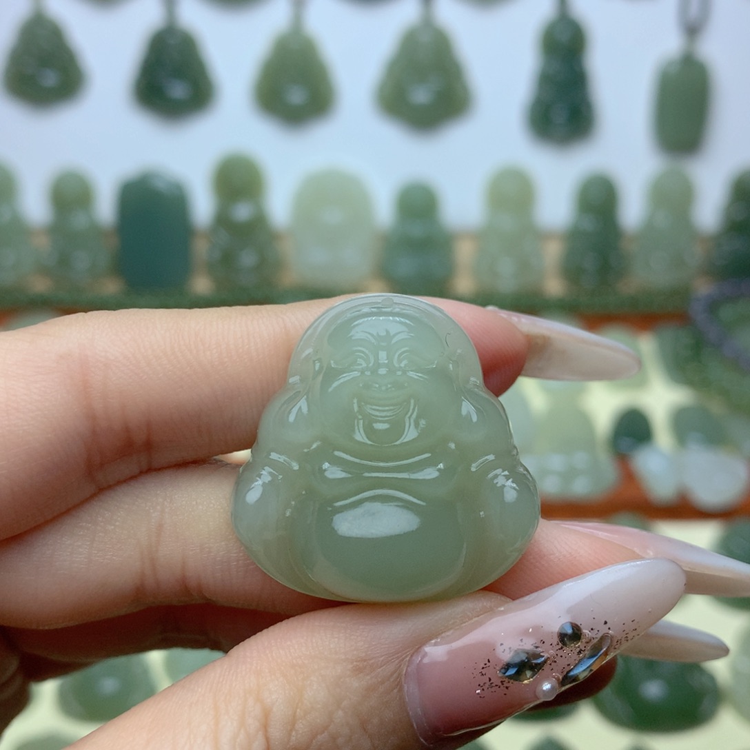 和田玉吊坠未镶嵌小**?