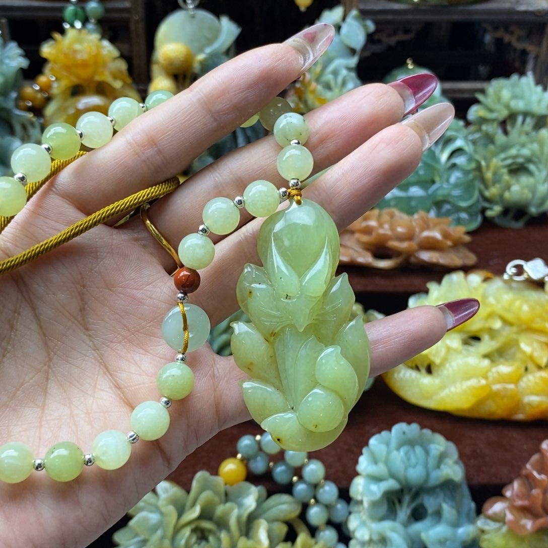 蛇纹石玉挂件未镶嵌