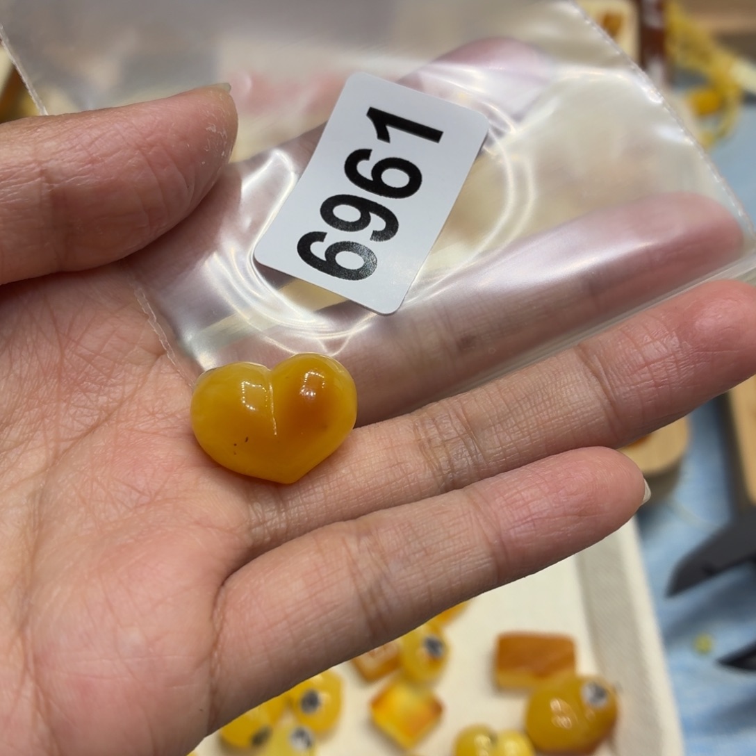 琥珀未镶嵌裸石蜜蜡