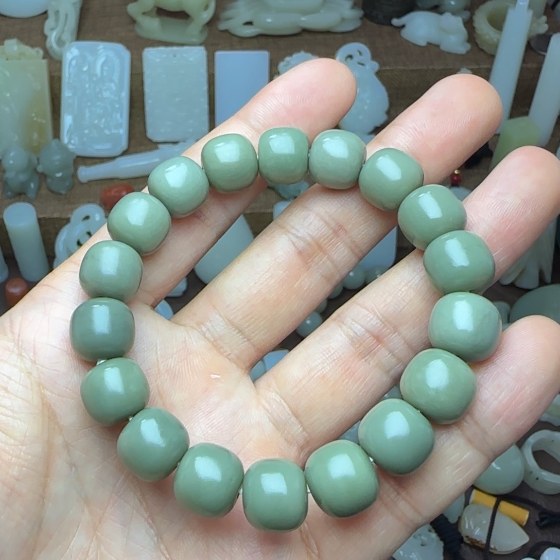 和田玉未镶嵌挂件沙枣青豆青卡12