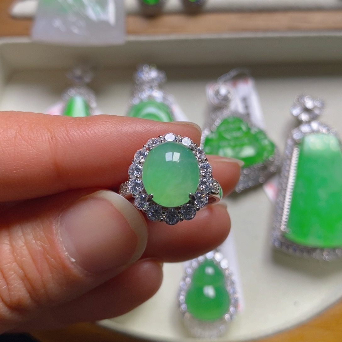 翡翠颈饰银S925镶嵌女戒