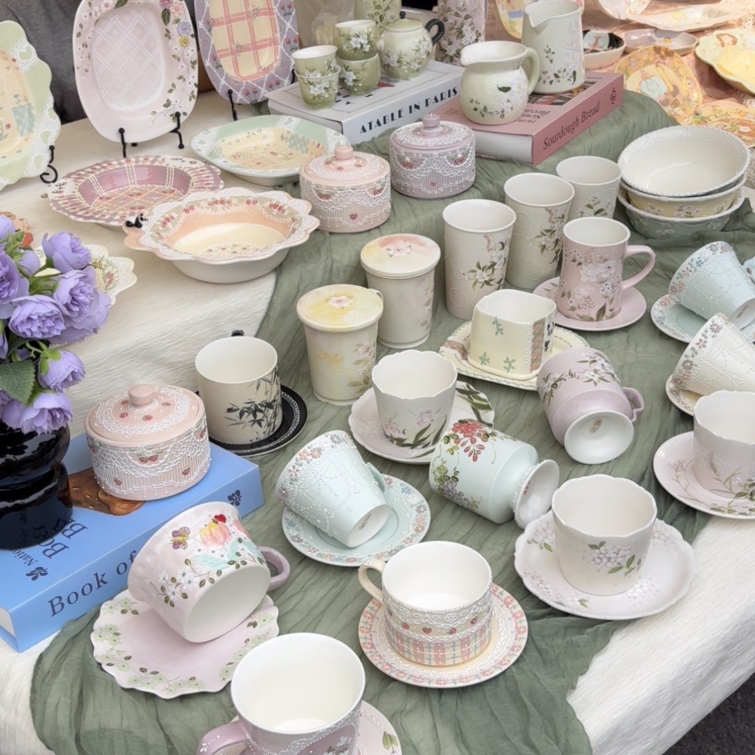 摆件陶瓷陶瓷摊位图陶瓷陶瓷