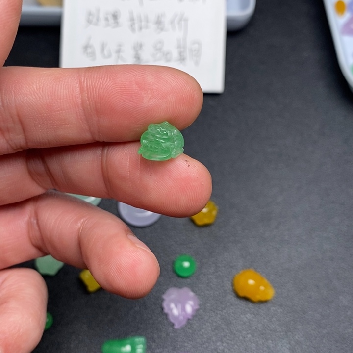 一***8翡翠未镶嵌颈饰挂件