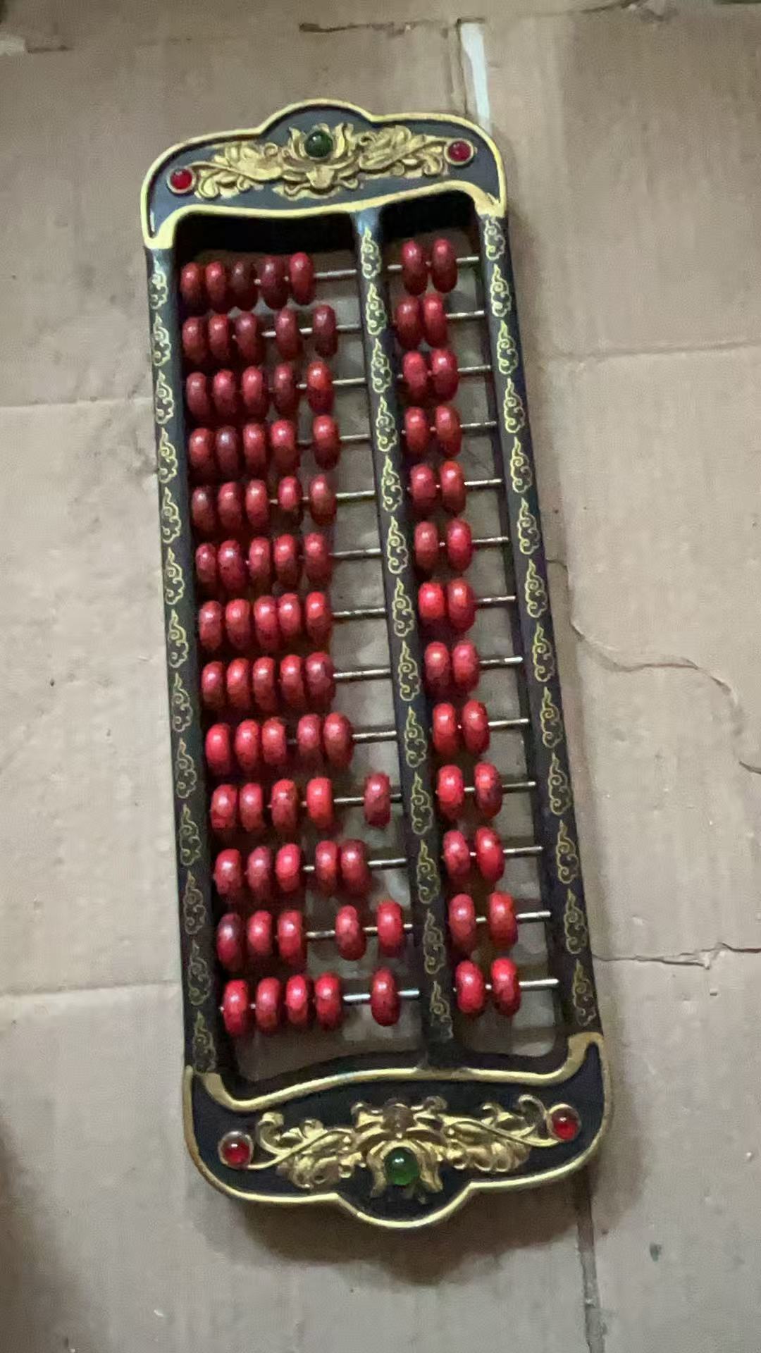 精品红算盘一个摆件