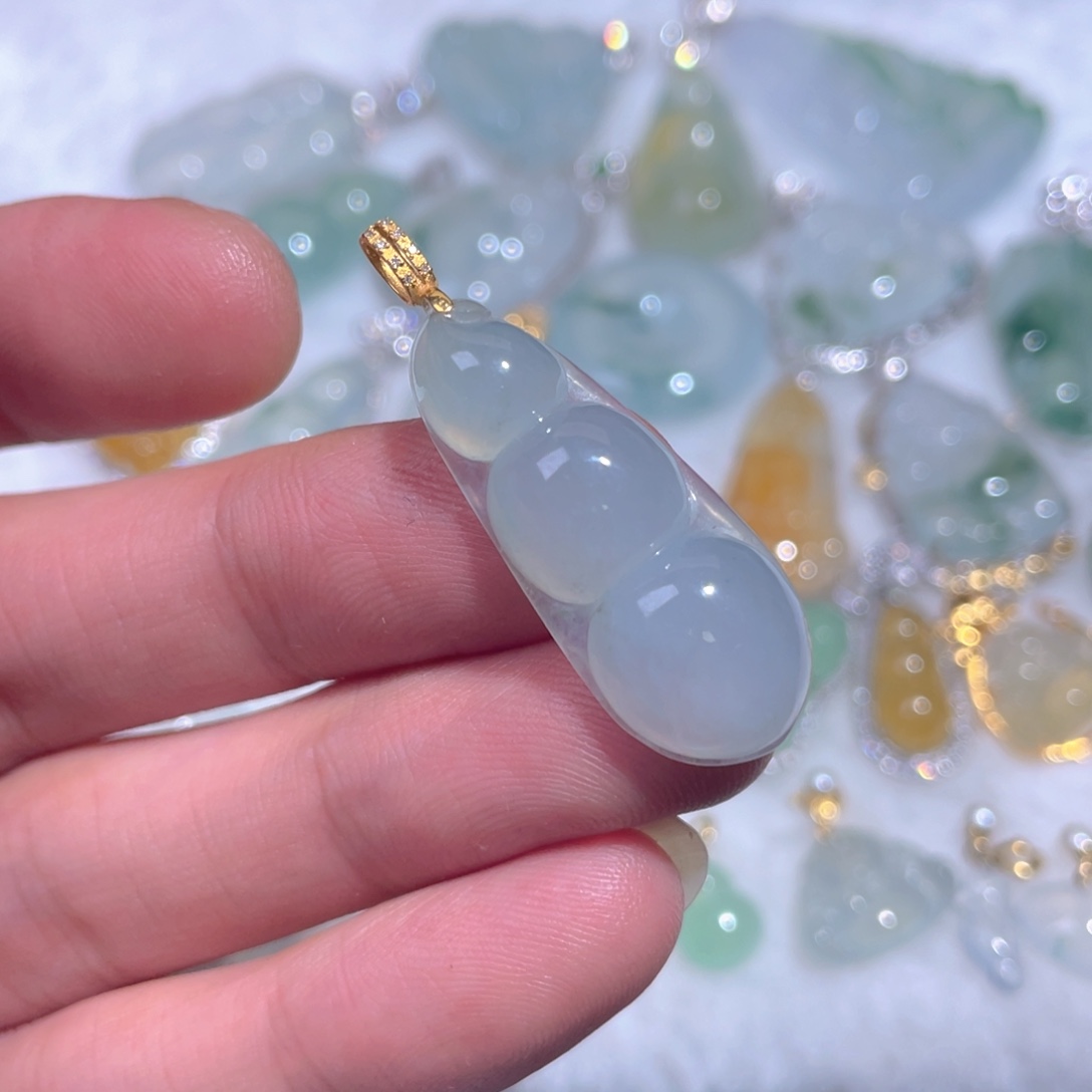 翡翠18K金镶嵌颈饰翡翠